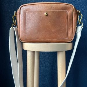 Madewell Transport Camera bag - in English Saddle leather - excellent condition
